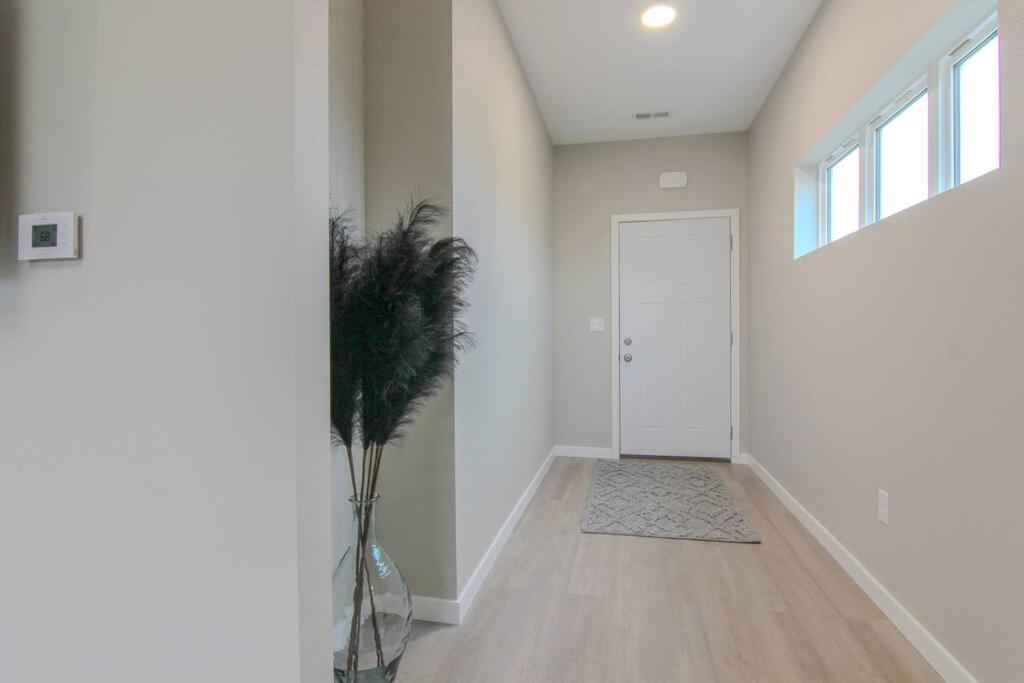 Cedar Falls Townhome - New Construction - 3 Kings! エクステリア 写真